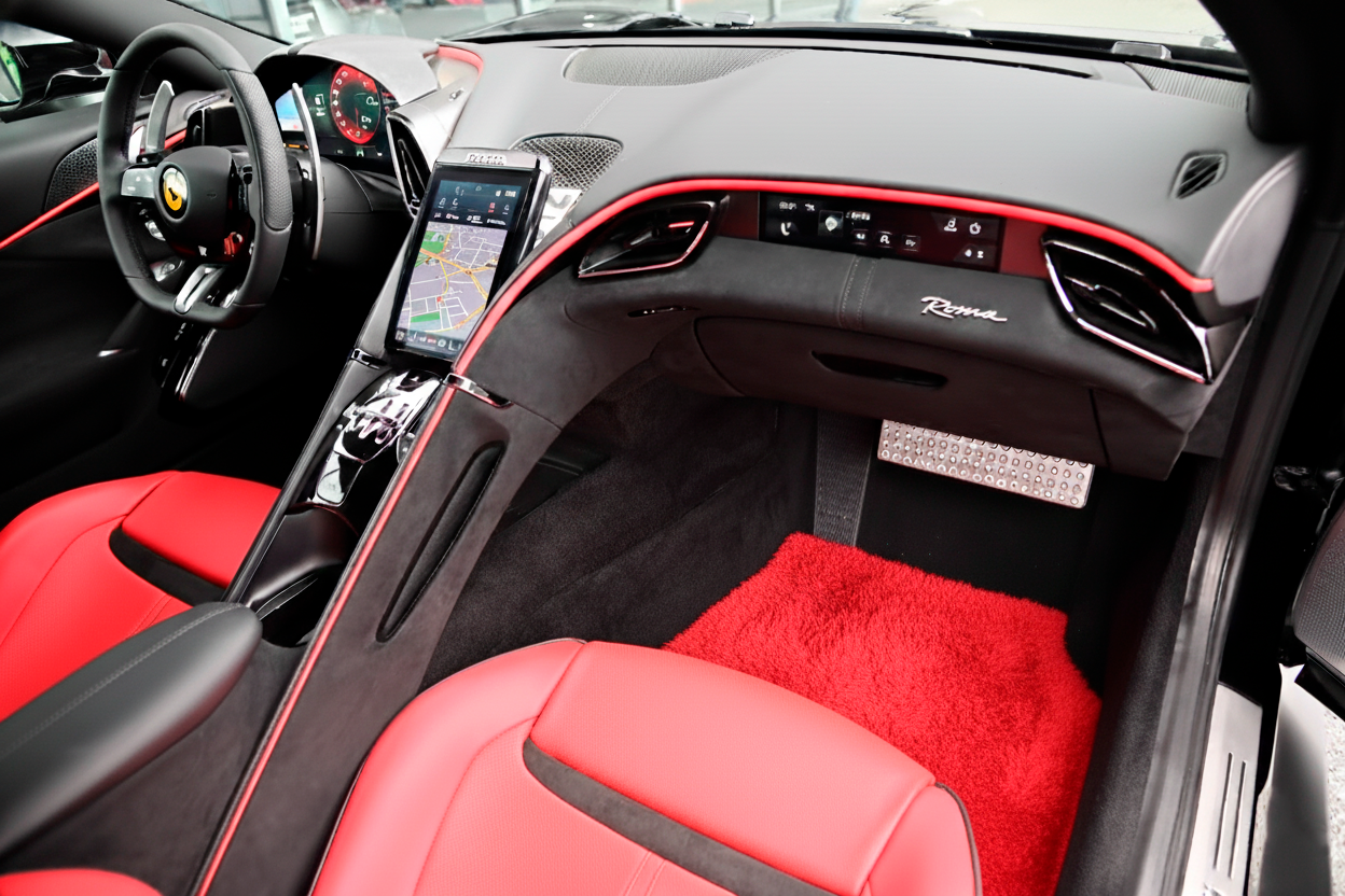 Alfombrillas de piel de oveja roja para Ferrari Roma (2021-2024)