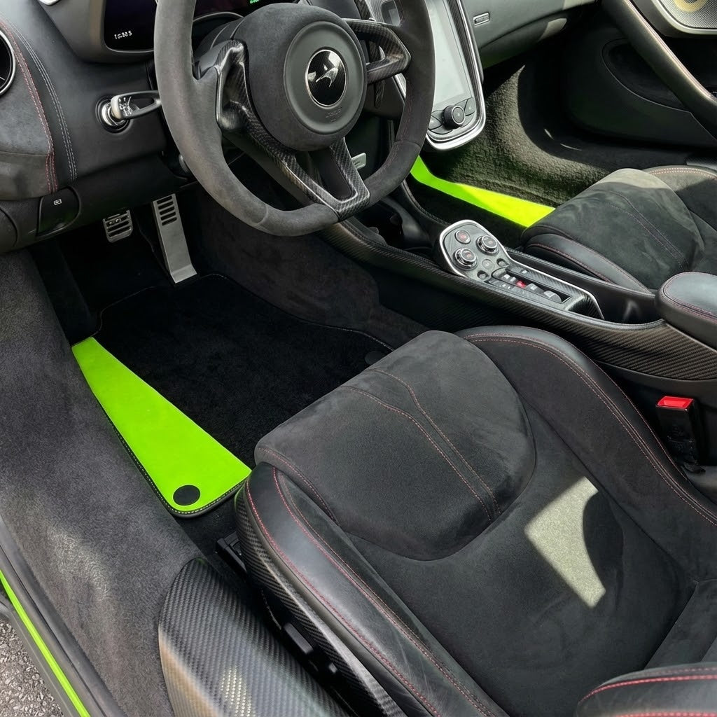 Tapis de voiture noirs pour McLaren 570S (2015-2021) avec cuir rouge - AutoWin