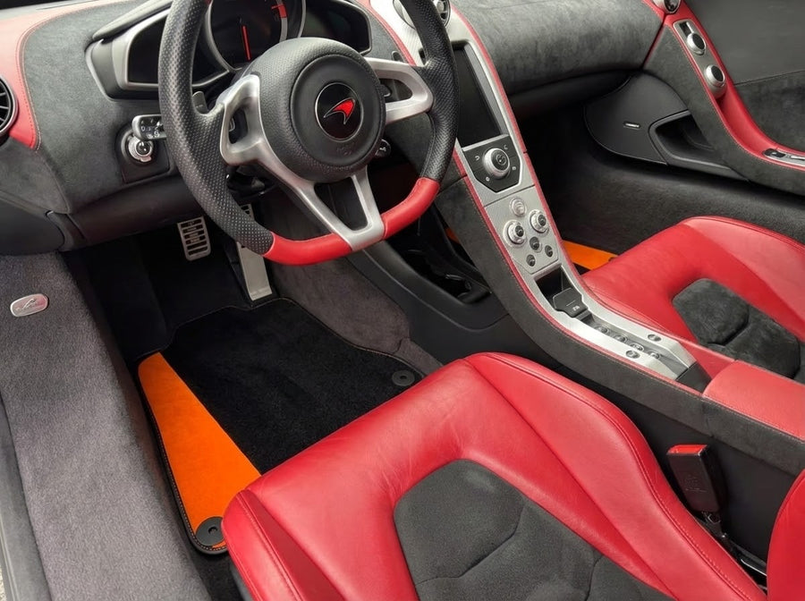 Tappetini per auto neri per McLaren MP4-12C (2011–2014) con pelle Alcantara arancione