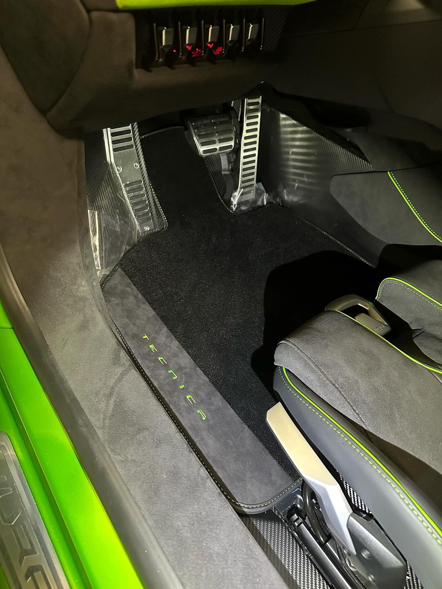 Black Floor Mats for Lamborghini Huracan Tecnica with Alcantara Leather - AutoWin
