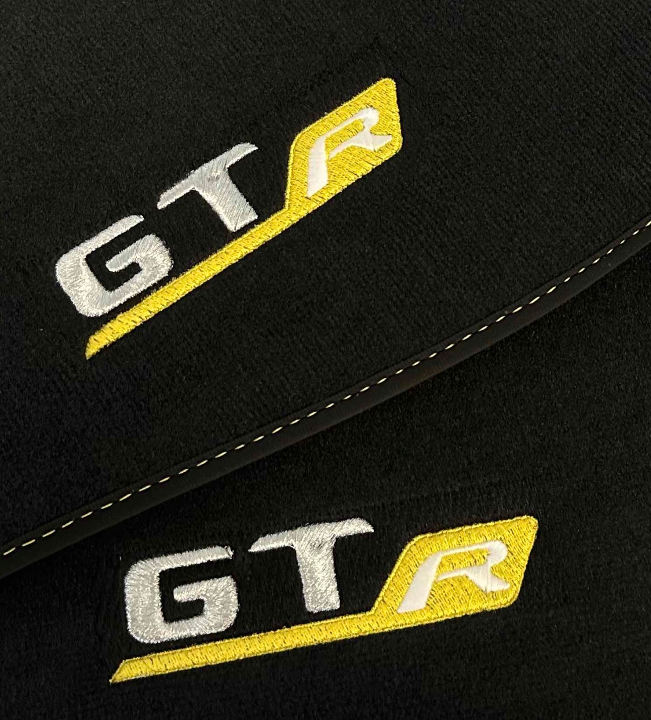 AutoWin Fußmatten für Mercedes-Benz AMG GTR - Set