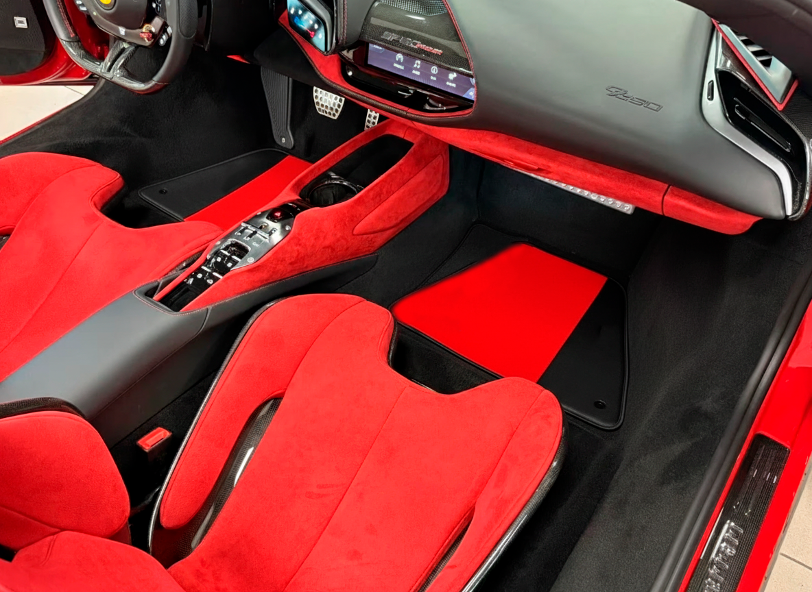 Tapis de voiture rouges pour Ferrari SF90 Stradale (2019-2024) avec cuir