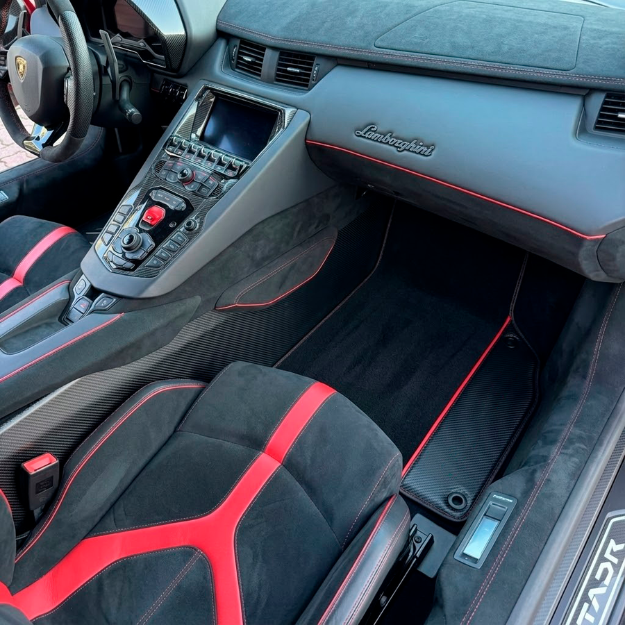 Alfombrillas de coche negras personalizables para Lamborghini Aventador SV con fibra de carbono