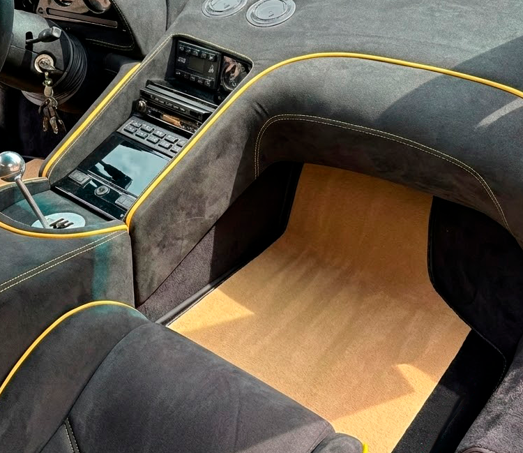 Anpassbare beige Fußmatten für Lamborghini Diablo 1990-2001 mit Alcantara-Leder