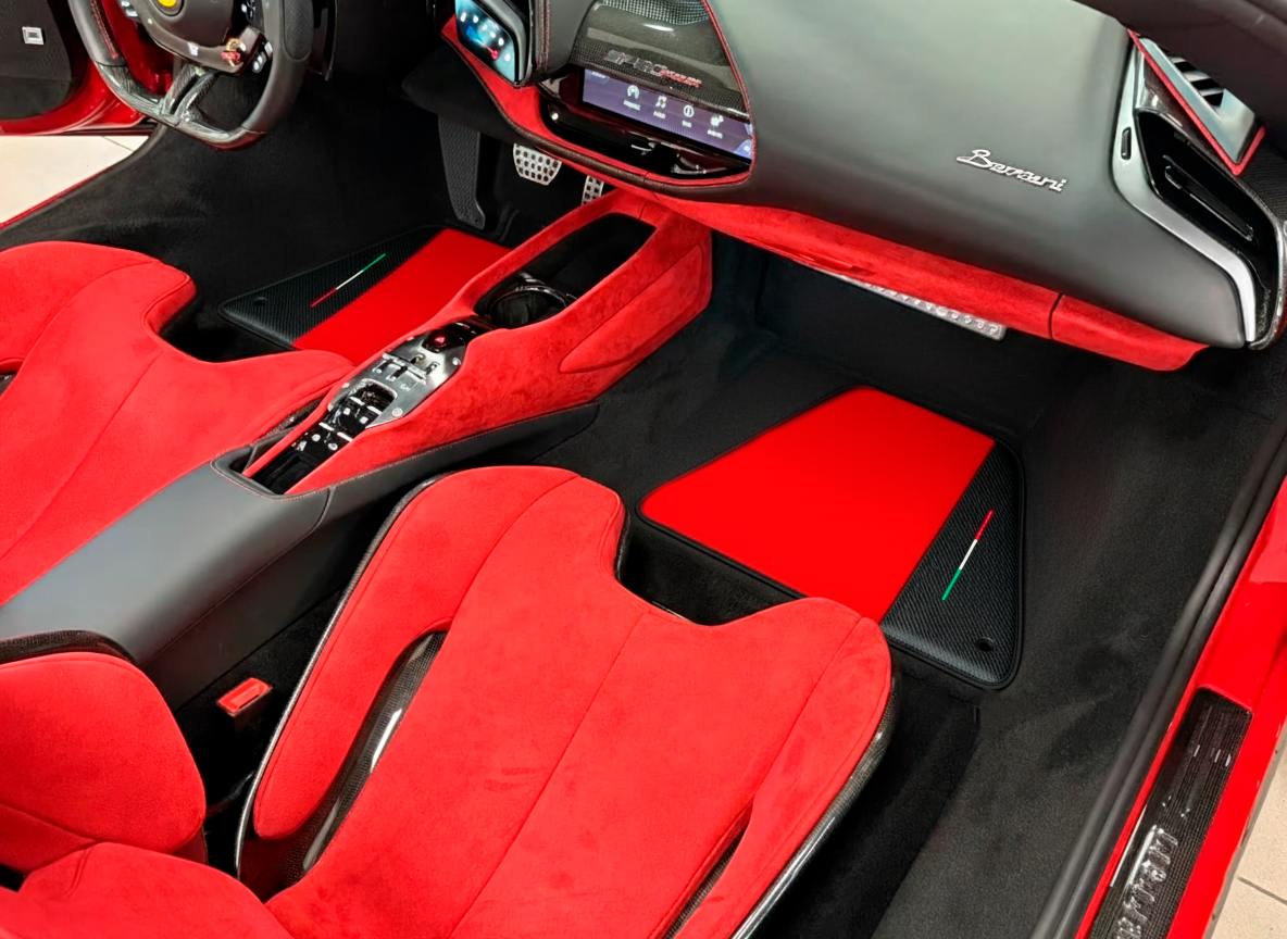 Alfombrillas rojas para Ferrari SF90 Stradale (2019-2024) de fibra de carbono