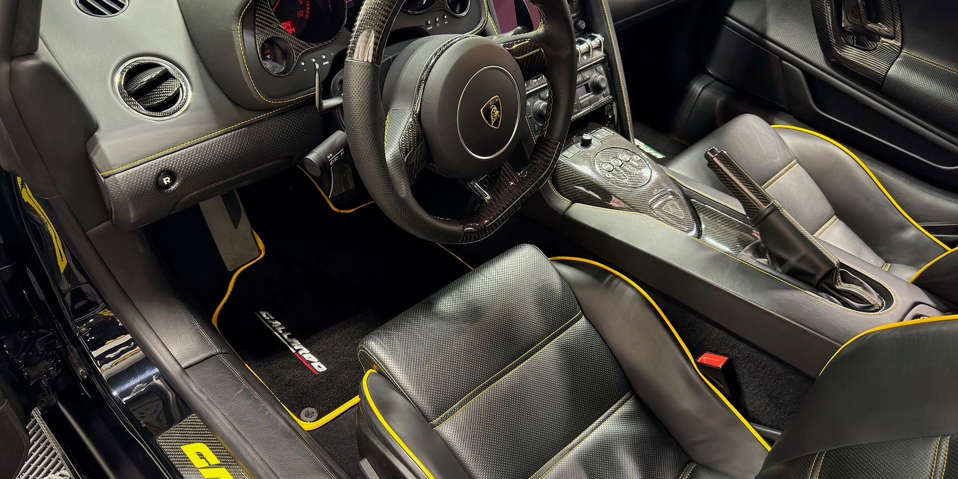 AutoWin - Lamborghini Floor Mats