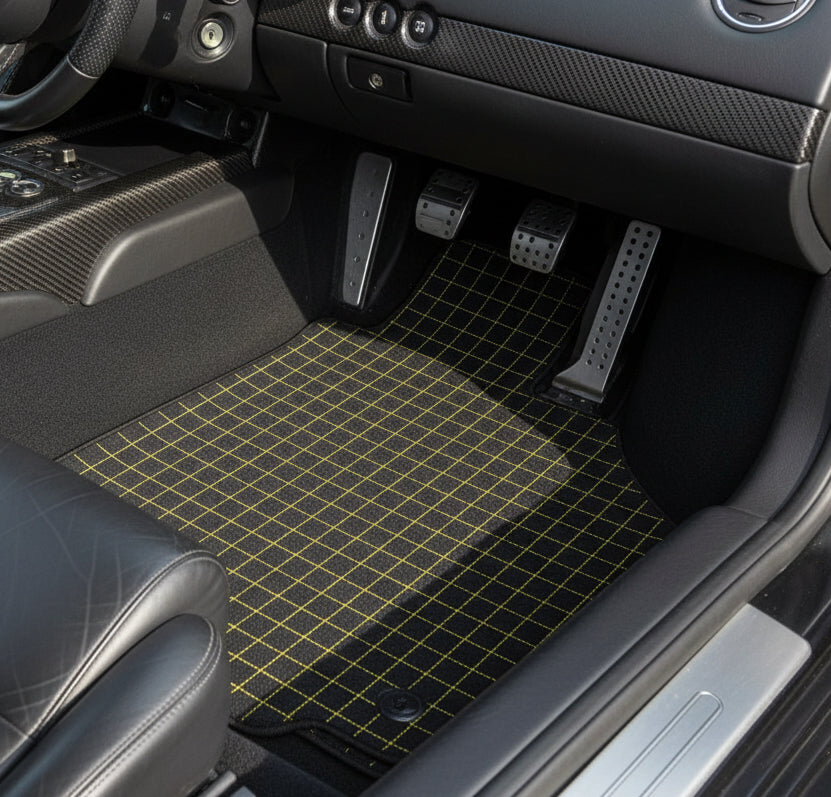 Tapis de voiture bleus personnalisables pour Lamborghini Murcielago de la marque AutoWin - AutoWin.EU