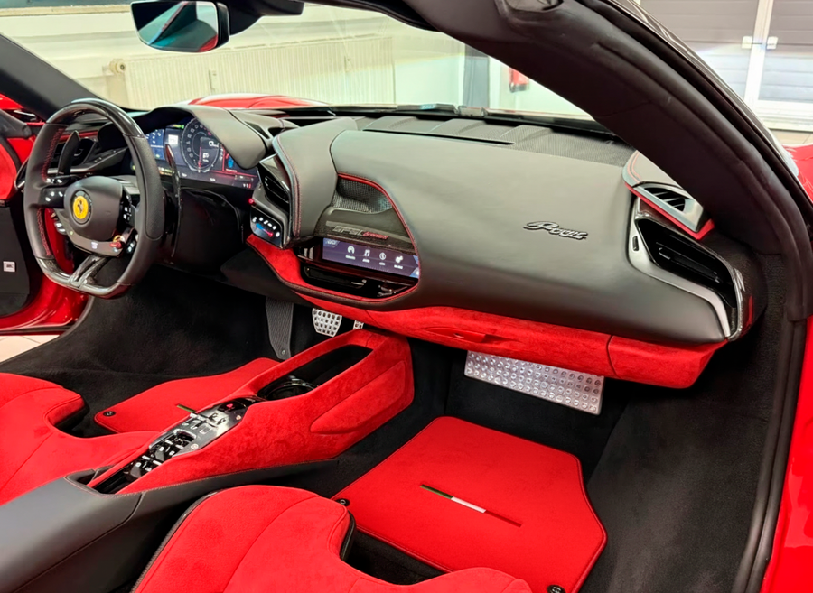 Rote Fußmatten für Ferrari Portofino (2018–2023), italienische Ausgabe