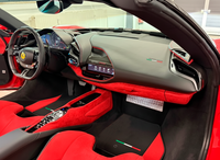 Tapis de voiture noirs pour Ferrari SF90 Stradale (2019-2024) avec cuir Alcantara rouge