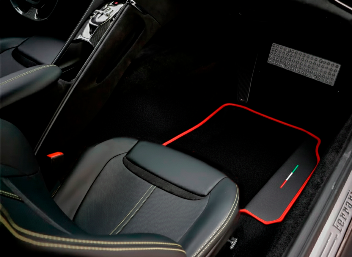 Tapis de voiture noirs pour Ferrari GTC4 Lusso (2016-2023) Édition italienne avec finitions rouges - AutoWin