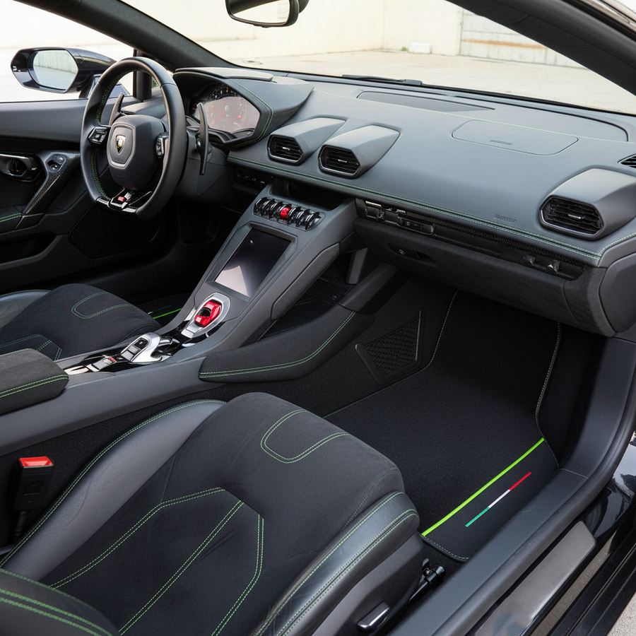 Schwarze Fußmatten für Lamborghini Huracan Tecnica mit Alcantara und italienischer Flagge | Green Edition