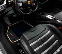 Tapis de voiture noirs pour Ferrari SF90 Stradale (2019-2024) avec bord beige