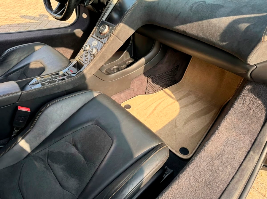 Fußmatten für McLaren 720S Beige Maßgeschneiderte Teppiche Set AutoWin