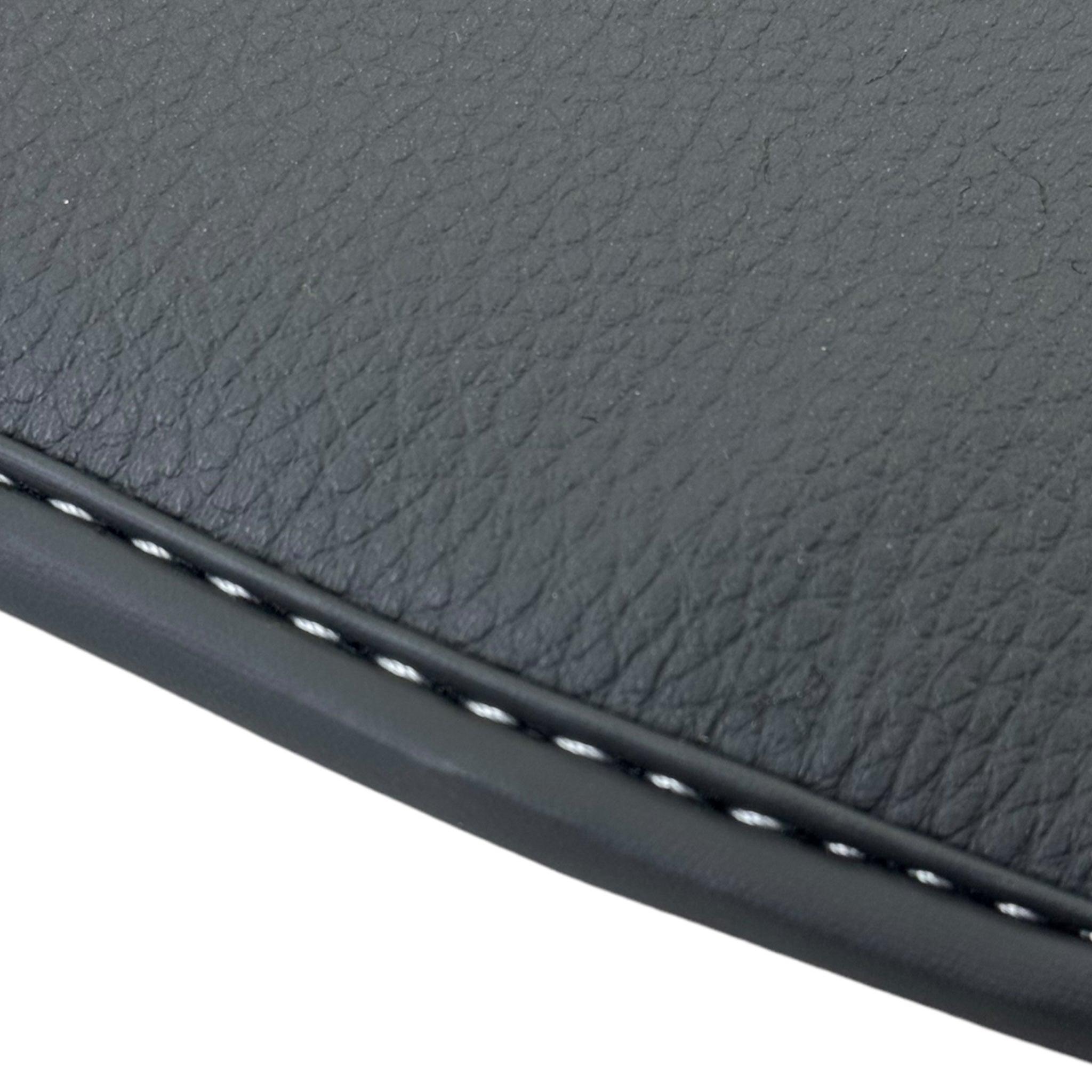 Black Floor Mats for Aston Martin V8 Vantage (2005–2023) with Leather - AutoWin