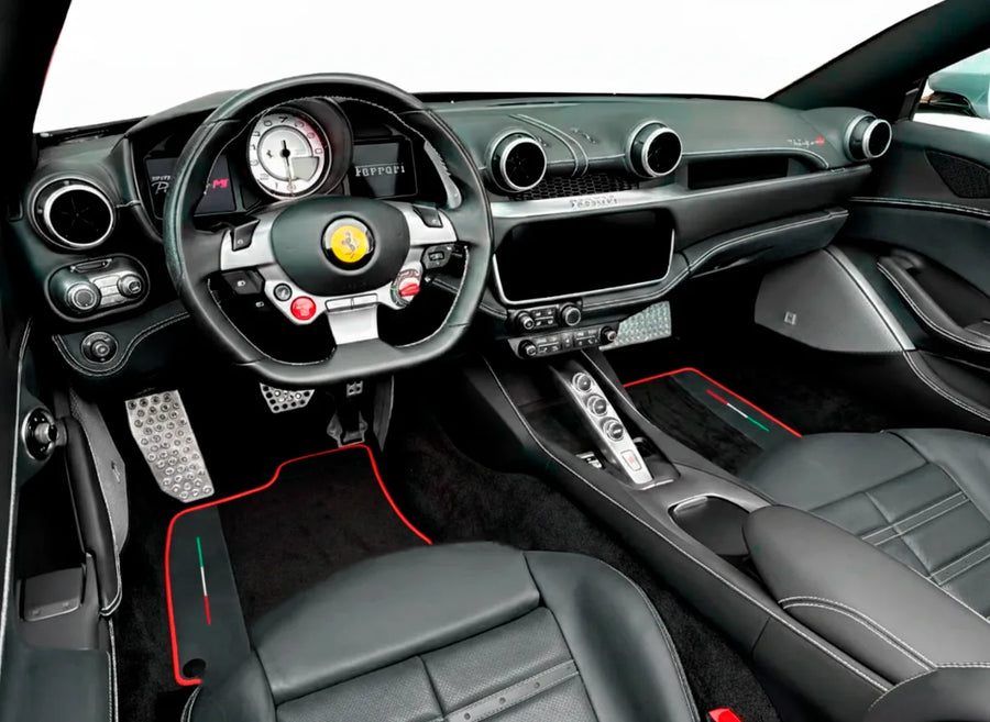 tappetini auto neri per Ferrari Portofino (2018-2023) con pelle e rifinitura rossa