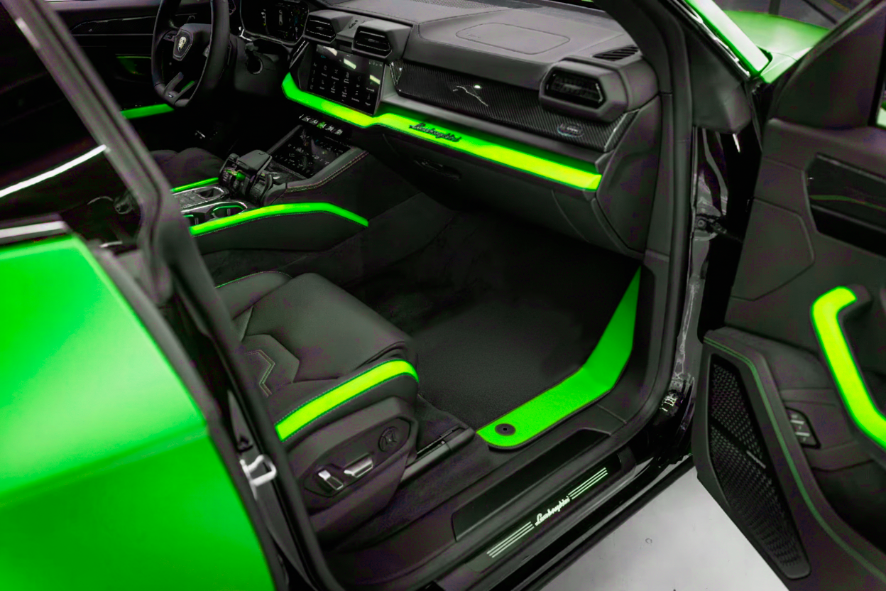 Schwarze Fußmatten für Lamborghini Urus mit grünem Leder