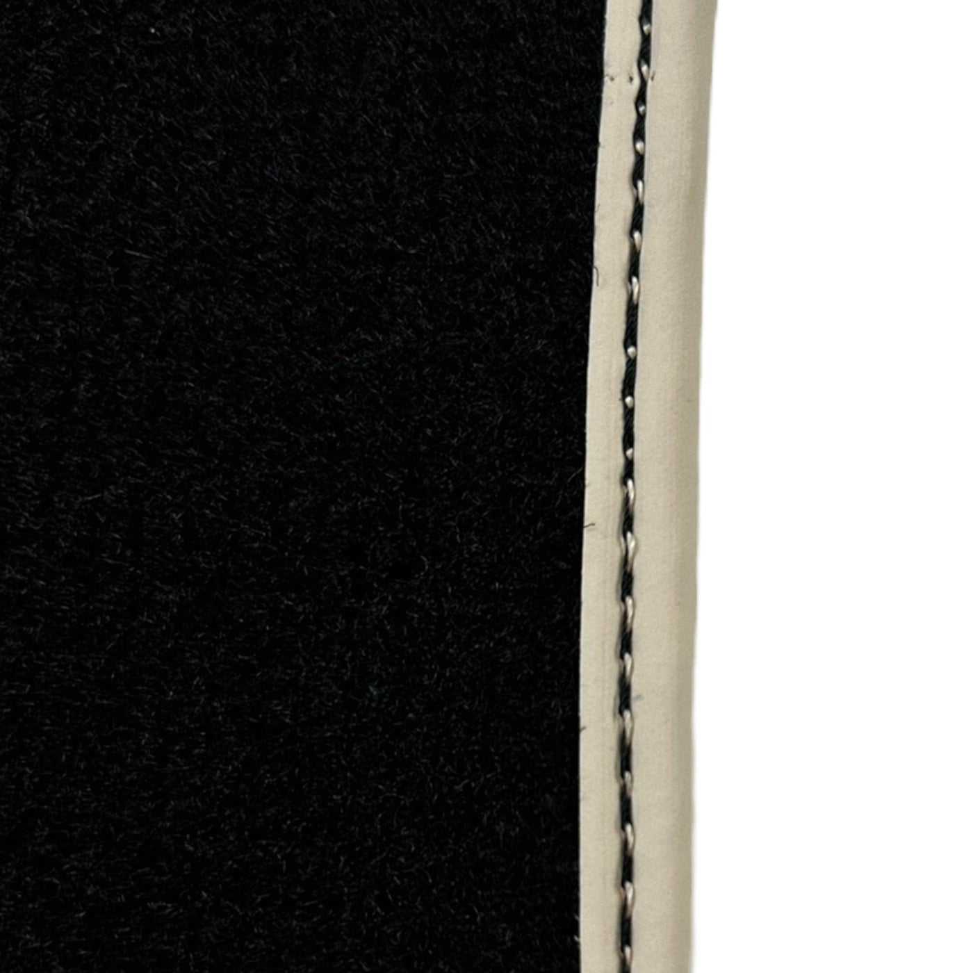 Black Floor Mats For Toyota Corolla Verso (2004-2009) - AutoWin