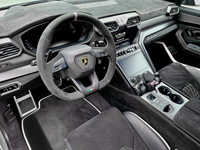 Tappetini auto neri personalizzabili per Lamborghini Urus con pelle Alcantara e finiture bianche