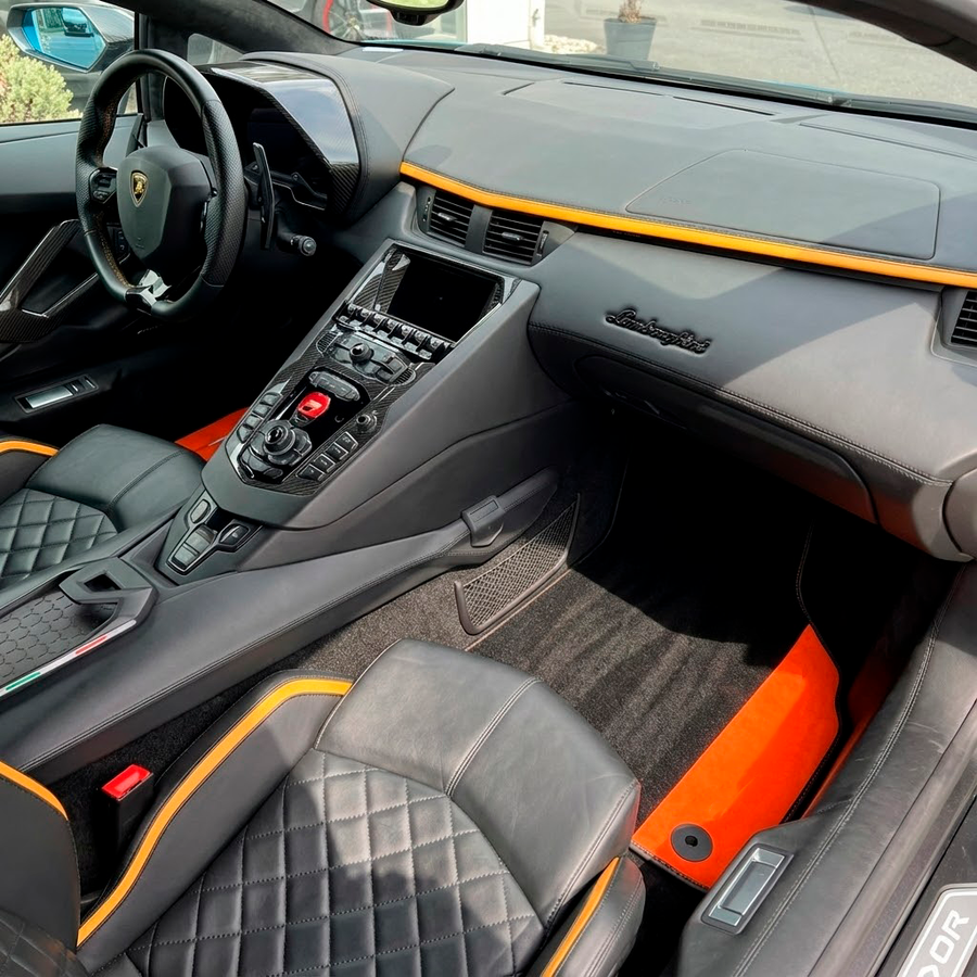 Tapis de voiture Sur mesure noirs pour Lamborghini Aventador avec cuir Nappa orange (Arancia Mira)