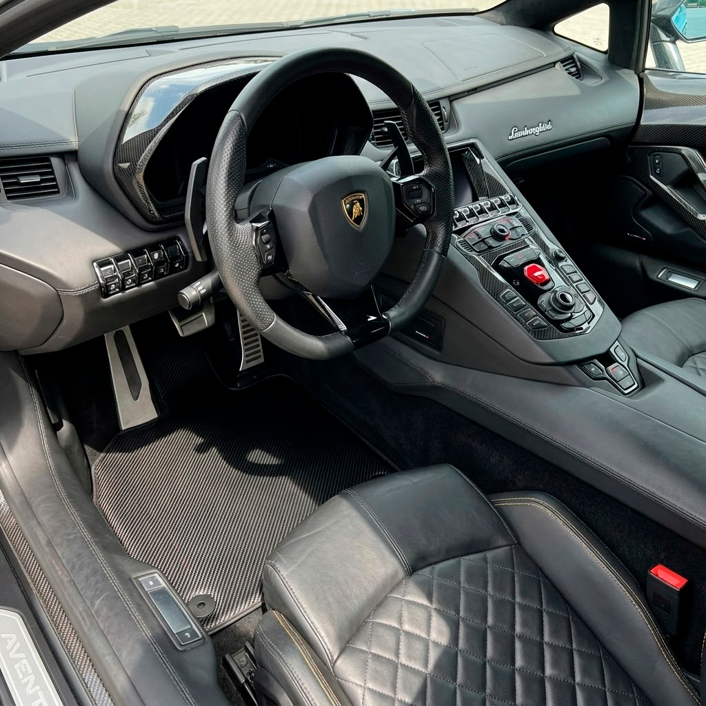 Tappetini per auto in fibra di carbonio personalizzabili per Lamborghini Aventador