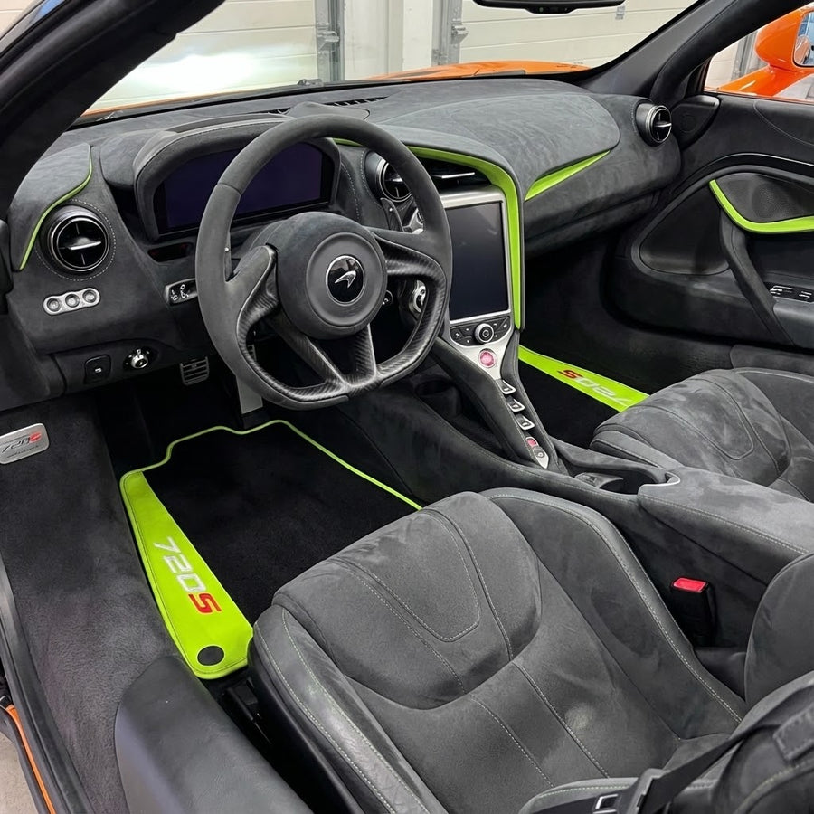 Schwarze Autofußmatten für McLaren 720S Jahr 2017-2021 mit grünem Leder