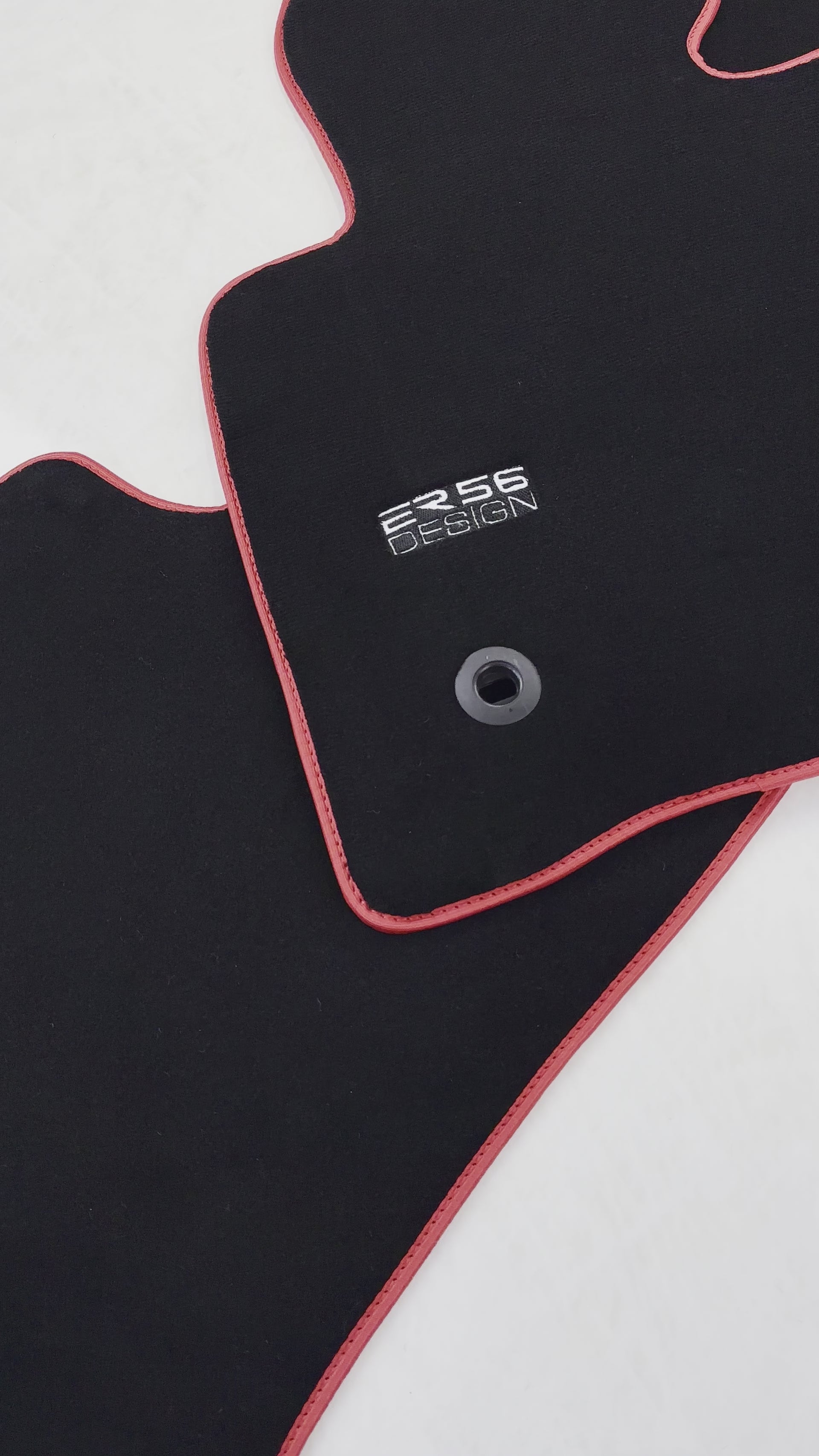 Tapis de voiture noir pour Toyota Land Cruiser 200 (2008-2012) Bord rouge | Design ER56 - ER56 Design