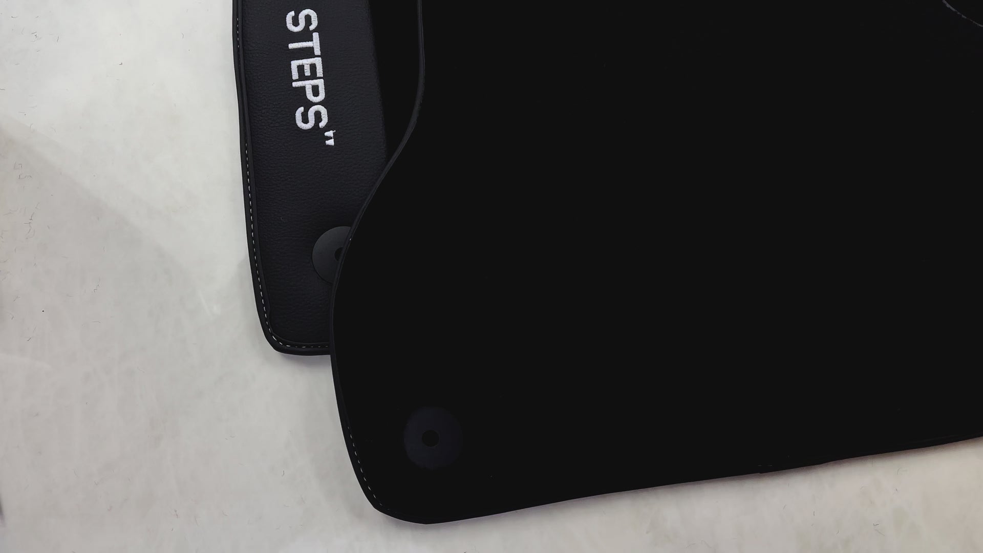 Alfombrillas negras para coche A4 - B9 Avant (2019-2023) | Logo fluorescente "SIN PASOS" - AutoWin