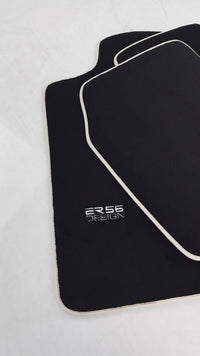 Tapis de voiture noir pour Toyota Hilux (1998-2005) Design ER56