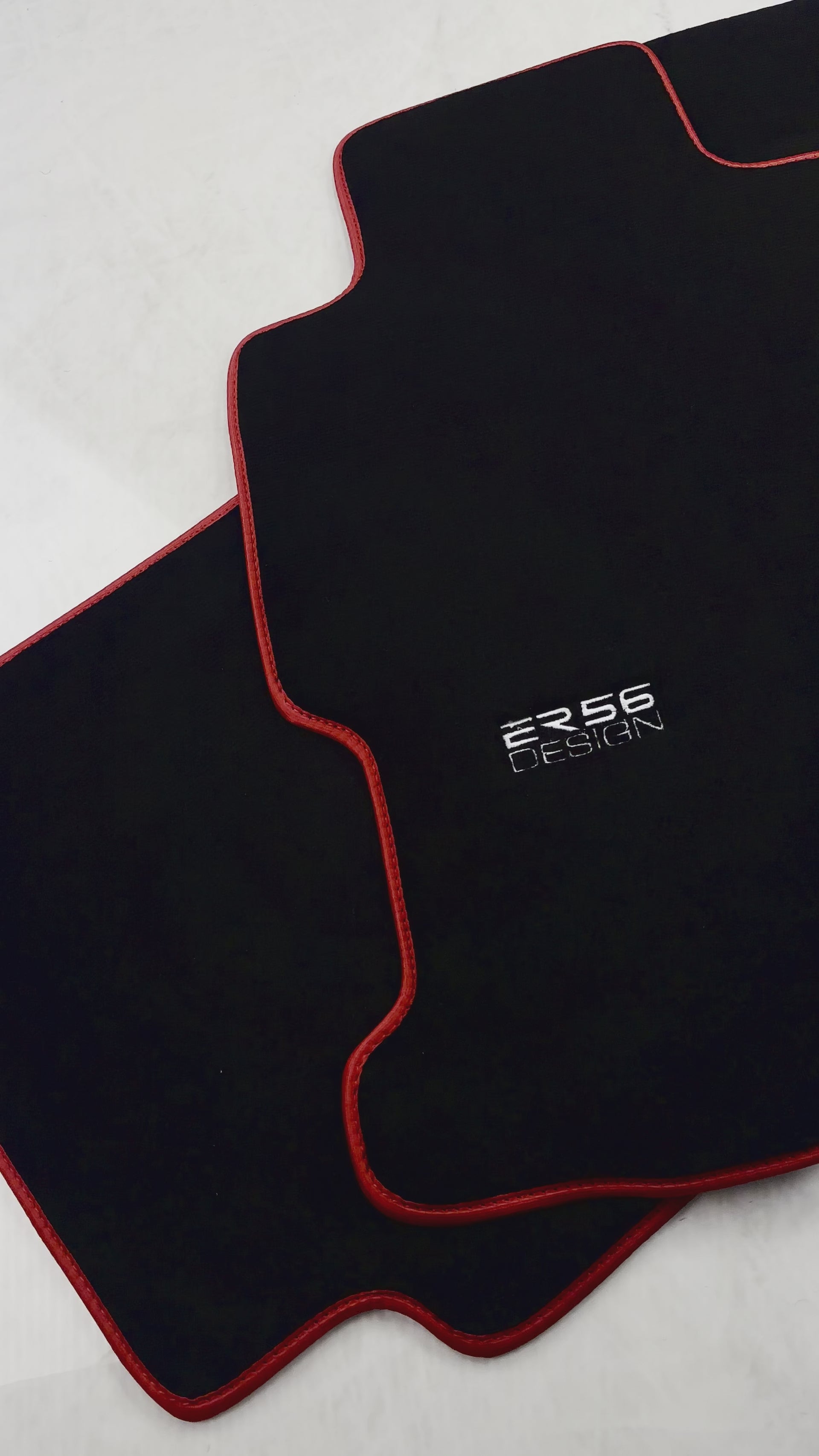 Tapis de voiture noirs pour Honda Civic VII (2001-2005) design ER56 avec bord rouge - ER56 Design