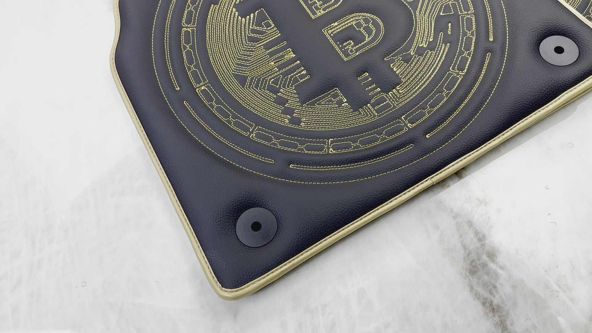 Lederfußmatten für Lamborghini Aventador mit Bitcoin-Nähten - AutoWin.EU