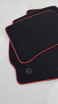 tapis de voiture noir pour Toyota Prius (2009-2012) avec garniture rouge