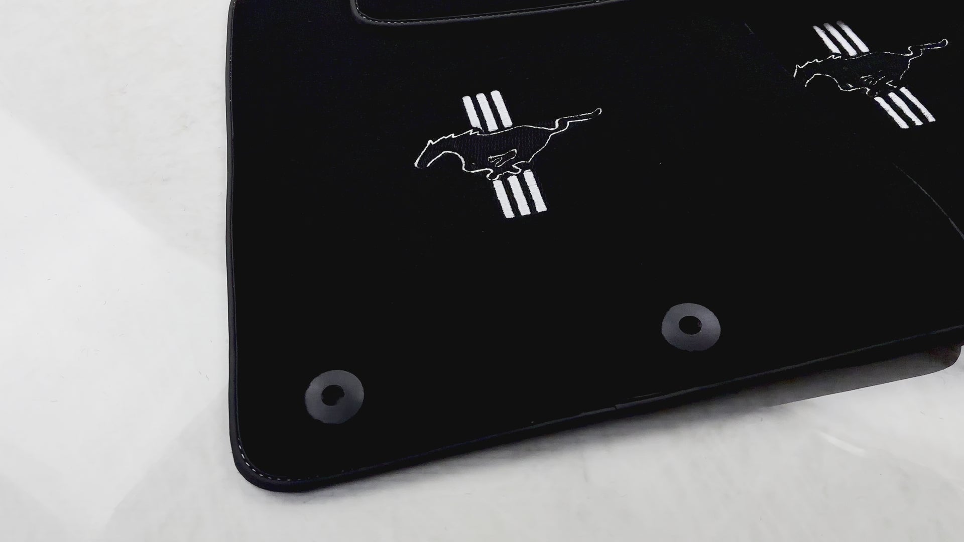 Black Floor Mats For Ford Mustang V FL (2011-2014) With Pony - AutoWin.EU