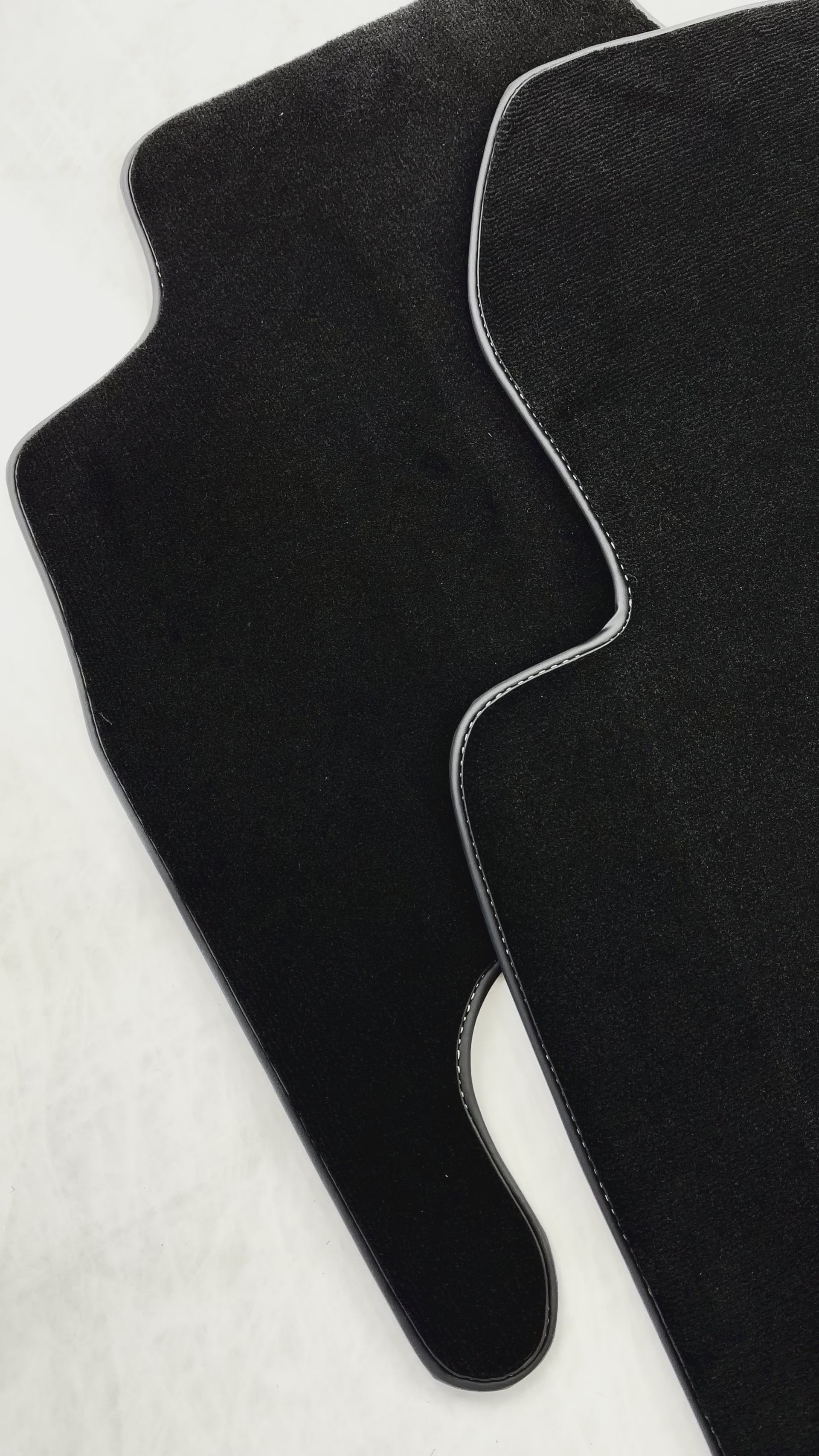 Tapis de voiture noirs pour Toyota Land Cruiser 200 (2008-2012) - AutoWin