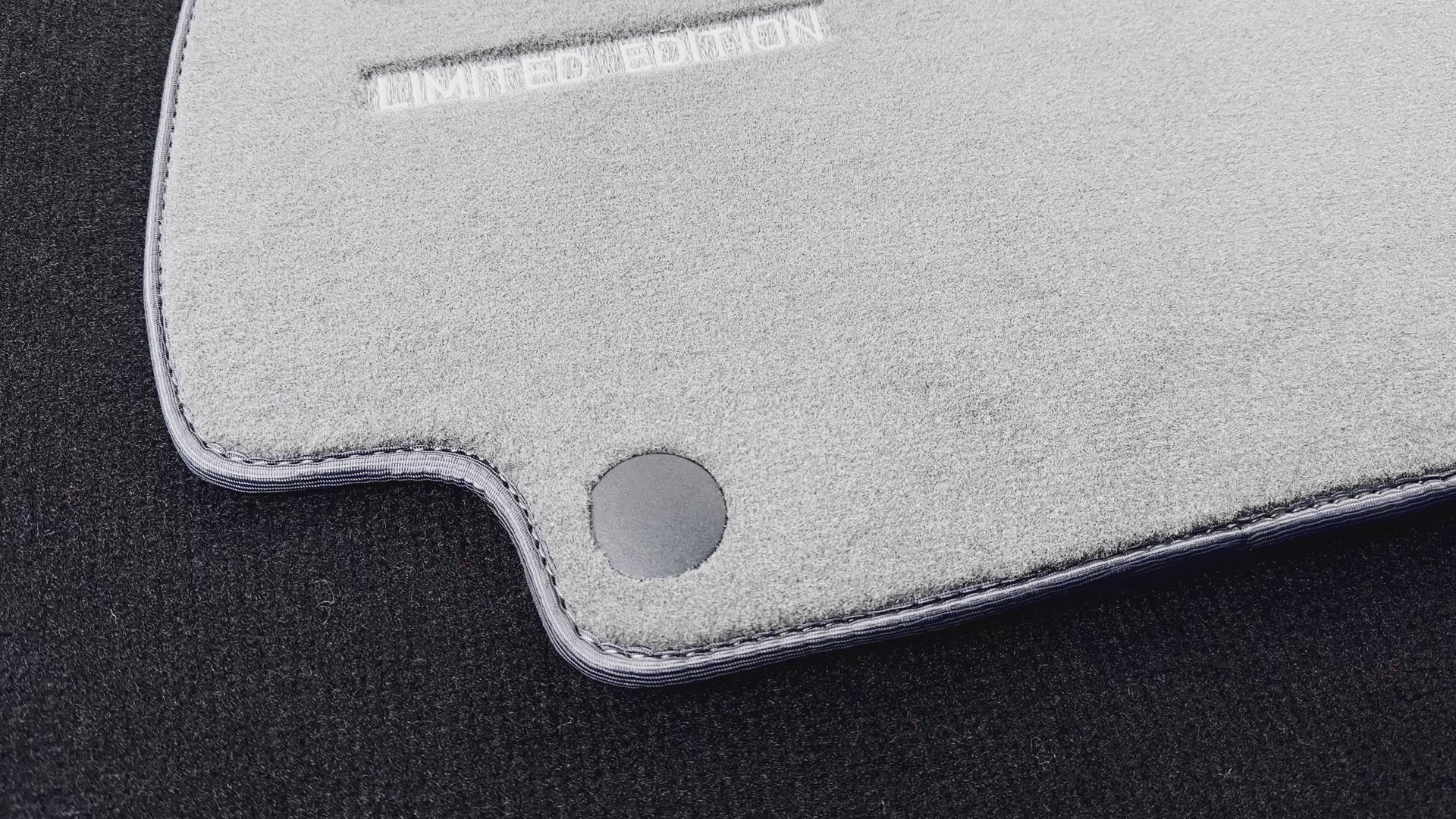 Graue Fußmatten für Mercedes Benz E-Klasse W213 Limousine (2016–2020) | Limitierte Auflage, beschränkte Auflage - AutoWin