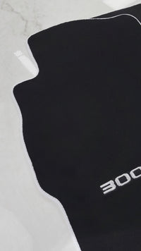 Tappetini per auto neri per Nissan 300ZX (1990-2000) con bordo bianco