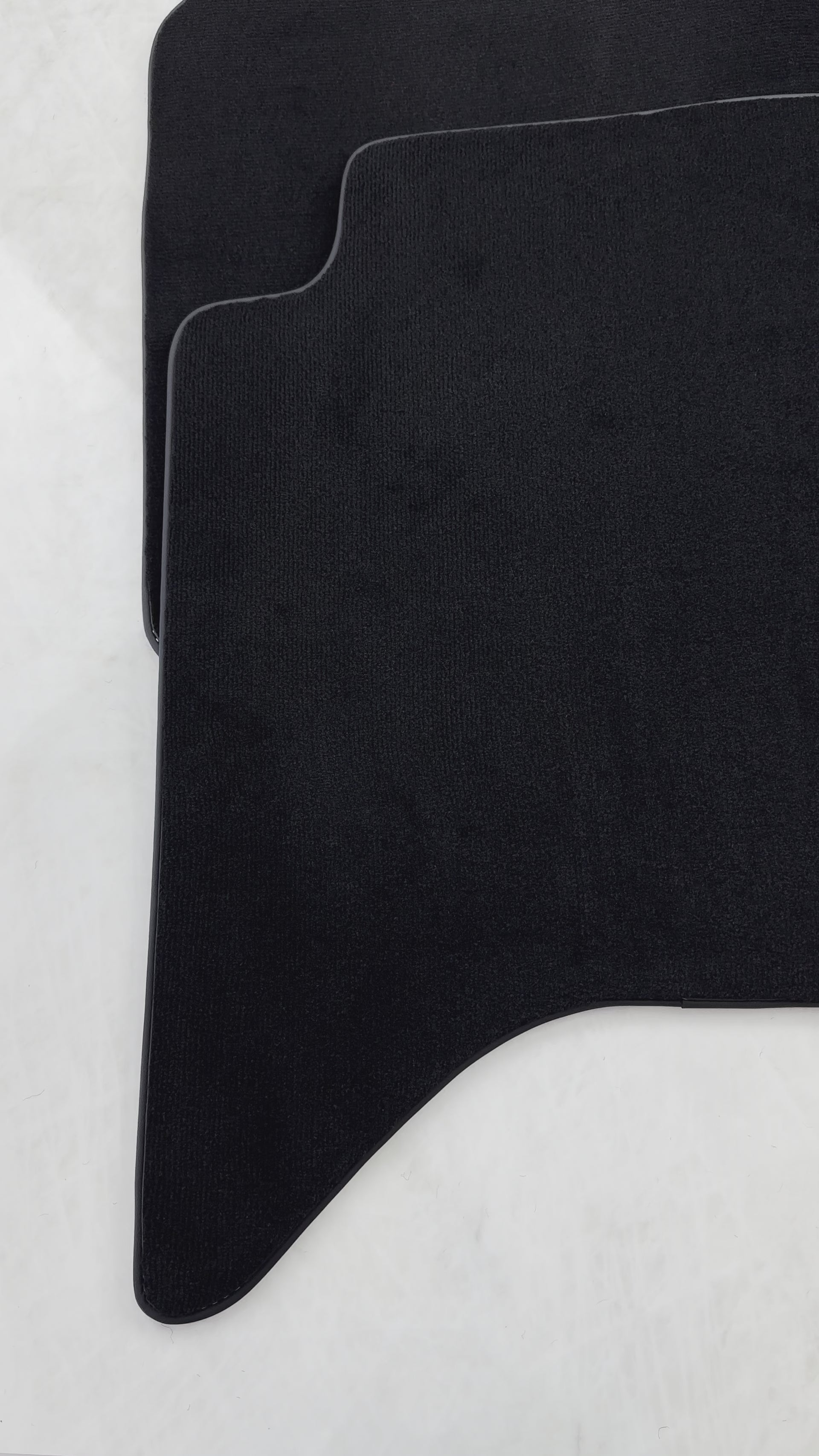 Tappetini neri per auto Toyota Hilux (2005-2015) - AutoWin