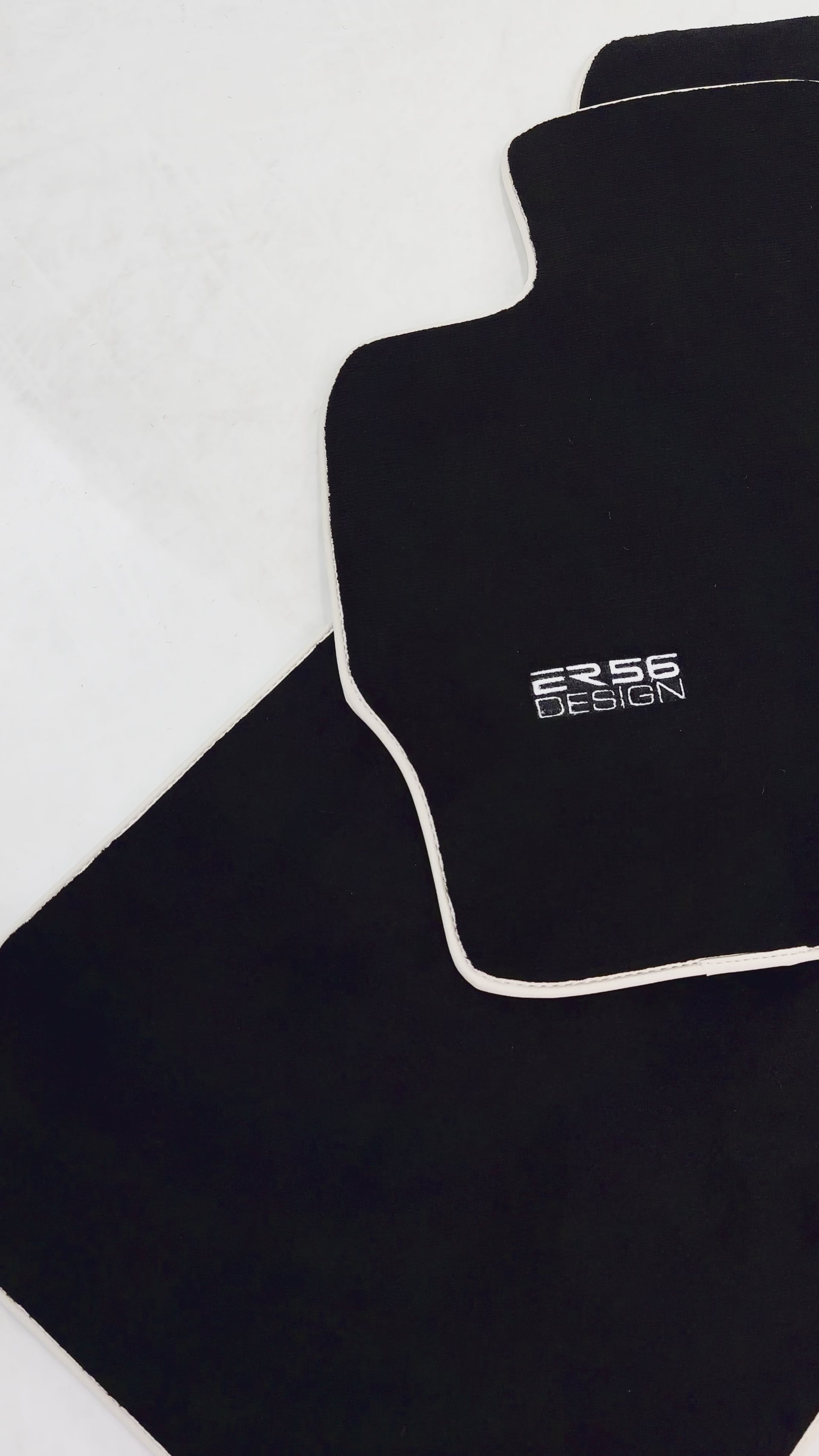 Mats de coche negros para Toyota Corolla E16 (2014-2019) Diseño ER56 - ER56 Design