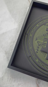 Schwarze Leder Bitcoin inspirierte Wandkunst: Bestickte grüne Naht Luxus-Dekor
