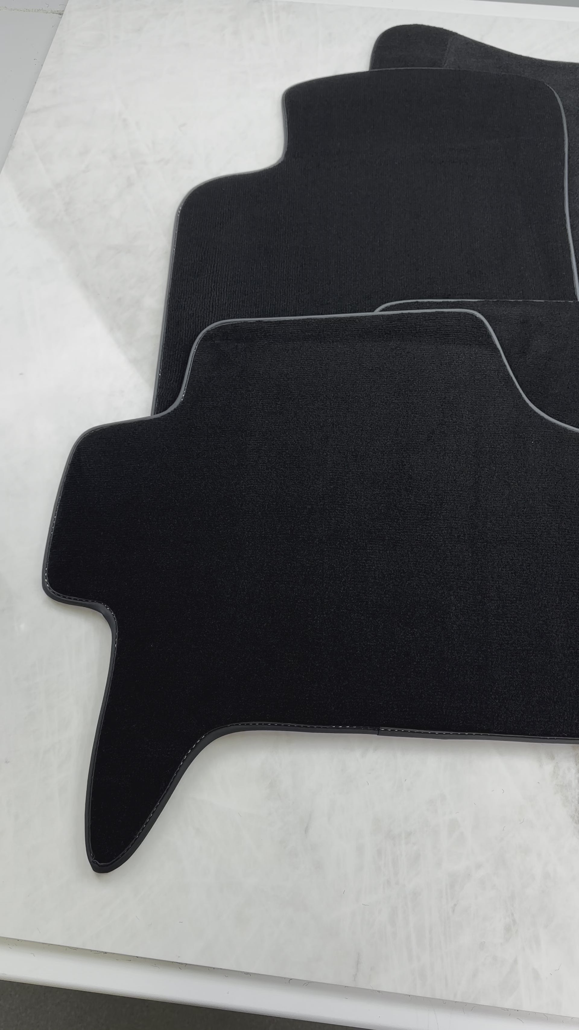 Mats de coche negros para Mitsubishi Pajero Sport (2009-2015) - AutoWin
