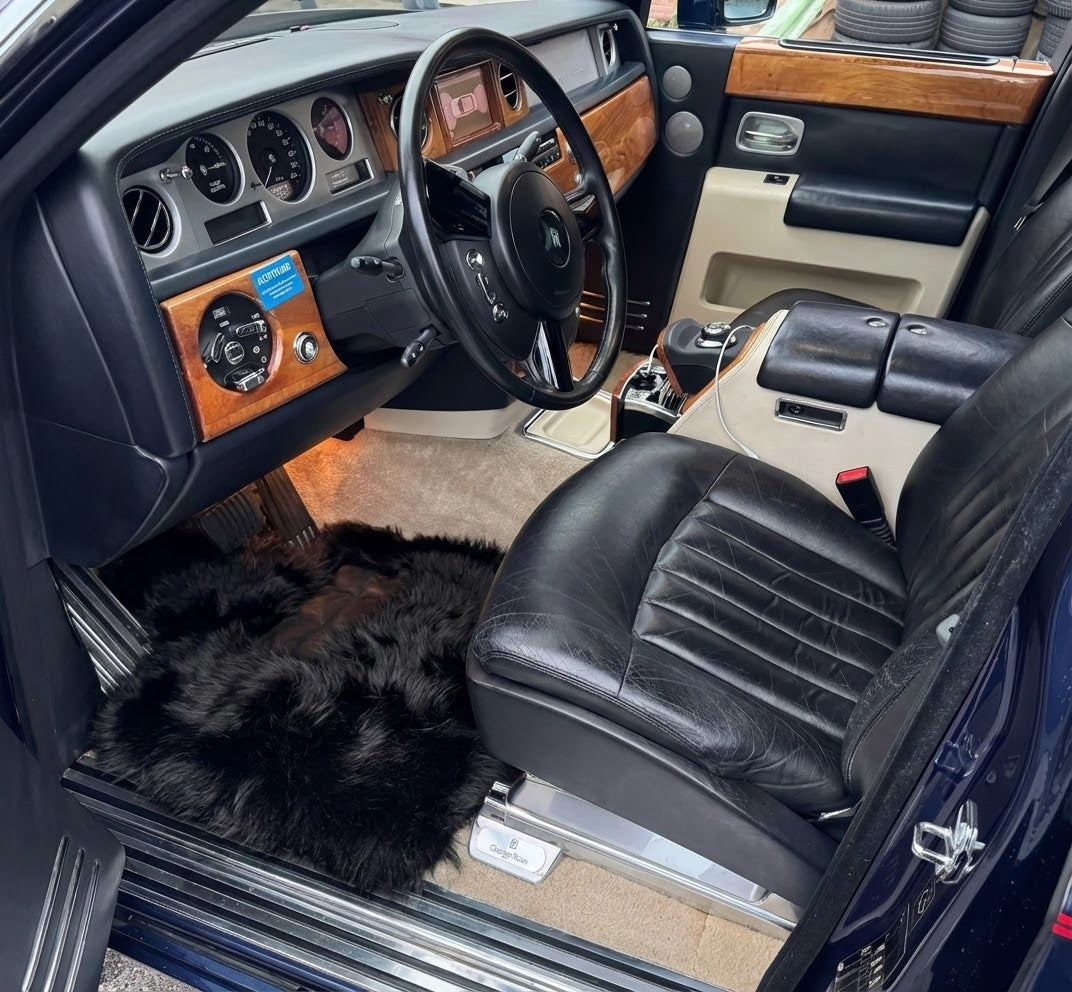 Interior look of floor mats for Sheepskin Floor Mats For Rolls Royce Phantom Drophead Coupe 2007–2016 Er56 Design Brand