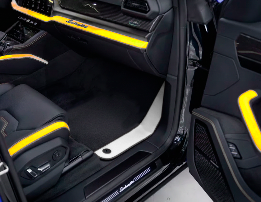 Alfombrillas personalizables negras para Lamborghini Urus con cuero blanco