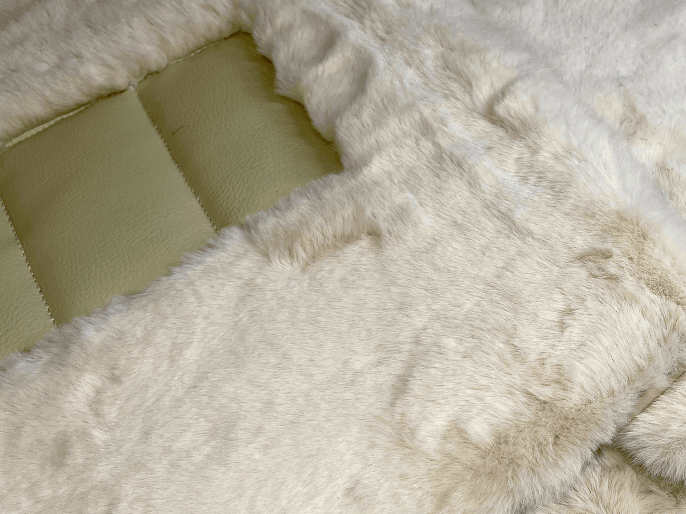 White Sheepskin Floor Mats For Bentley Continental GT (2003–2011) Er56 Design - AutoWin